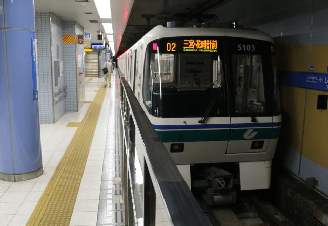 地下鉄で…「何あれ？」線路から上がる白煙に車内騒然！？下車した直後⇒発覚した【最悪すぎる正体】に絶句…