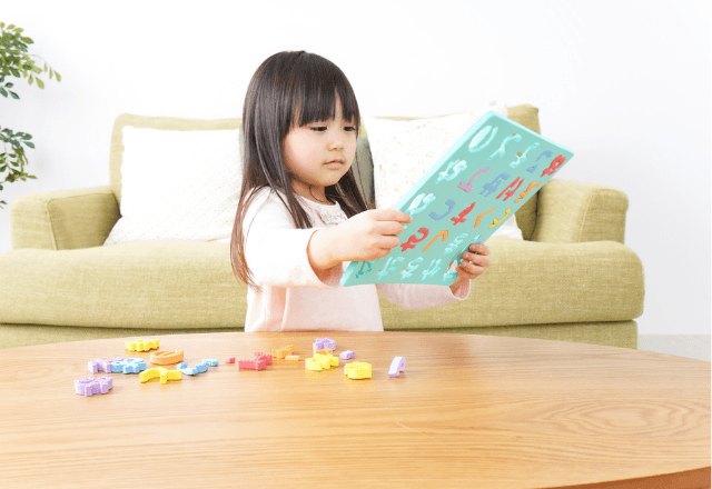 集中力や指先の力も育つ！型はめパズルの魅力と上手な選び方