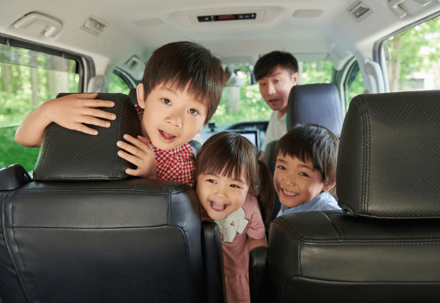 子育てがもっと楽に！おやこで快適に過ごせる車選びとおすすめ装備