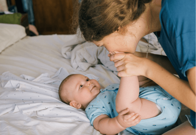 赤ちゃんへの語りかけで言葉が育つ！少ないときの影響と楽しむコツ