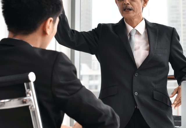 内定式で…上司「親なし貧乏人は入社すんなよ（笑）」新卒「…」だが翌日⇒頭取「あの方に何をした！」「え」