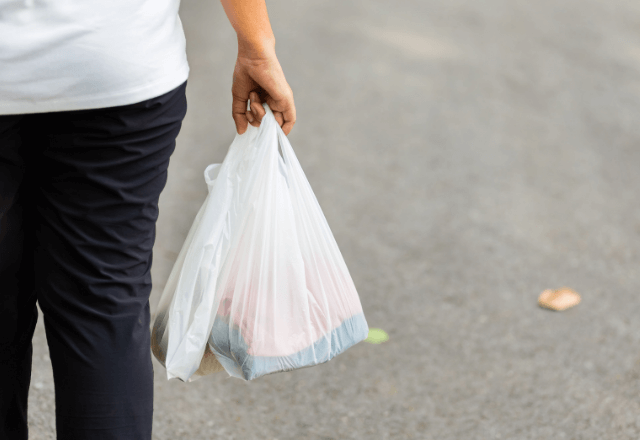 高熱で動けない妻に“買い物を頼まれた夫”。だが帰宅後⇒「パパ…！？」袋の中身を見た子どもが絶句したワケ…