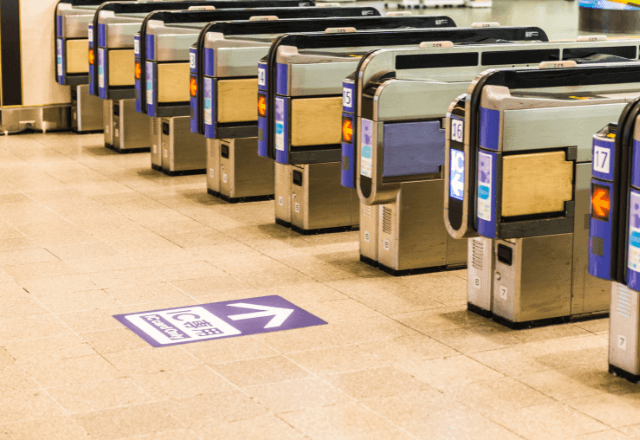 駅で…大荷物の老人を助けた高校生の私。数日後⇒まさかの再会と【特大の恩返し】に大歓喜─！？
