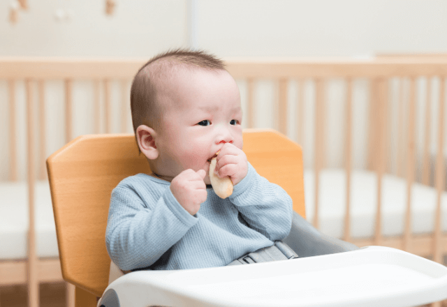 子どもの「食事中の座りぐせ」が気になる方へ｜保育士に学ぶ、正しい姿勢を身につけるコツ