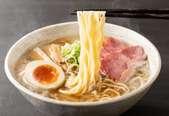 ラーメン屋で…母「これ味がしない」私「え…？」しかし後日⇒なぜか”行列が出来る人気店”になった理由