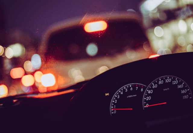 運転中…「ひけるもんならひいてみろ！」車道に飛び出し中指を立てる男。直後⇒現れた警察の行動に男「え？」