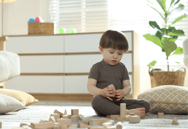 知育の定番！積み木はいつから？成長に合わせた選び方や嬉しい効果