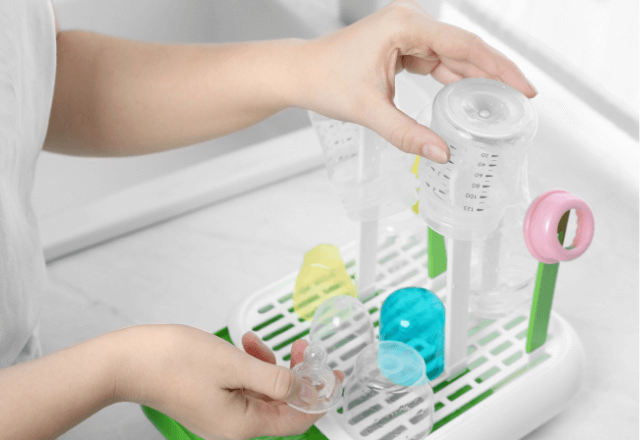 哺乳瓶の煮沸消毒はいつまで？正しい手順と卒業の目安を解説