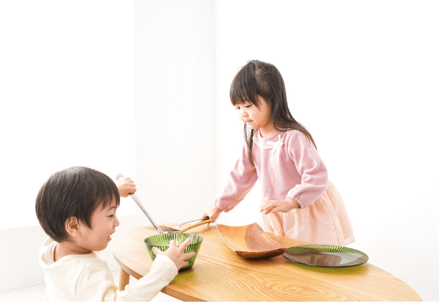 初めての包丁代わりにも！子どもの「ピーラー」デビューを成功させるコツと安全対策