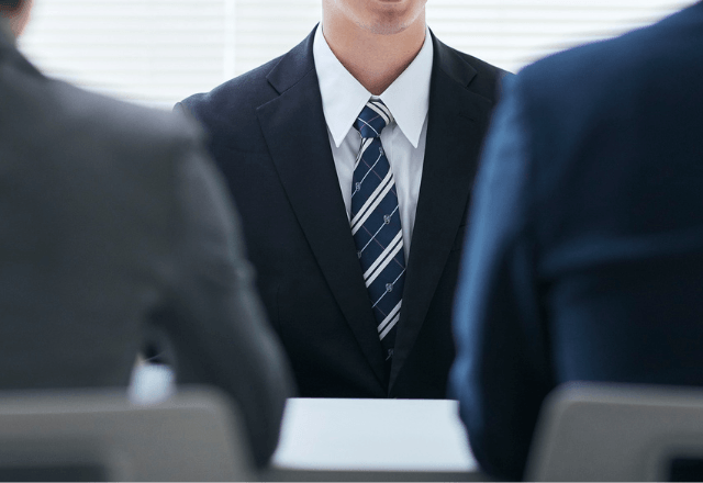 最終面接で…面接官「低学歴は不採用です」「わかりました」しかし後日⇒俺の【正体】に顔面蒼白⁉