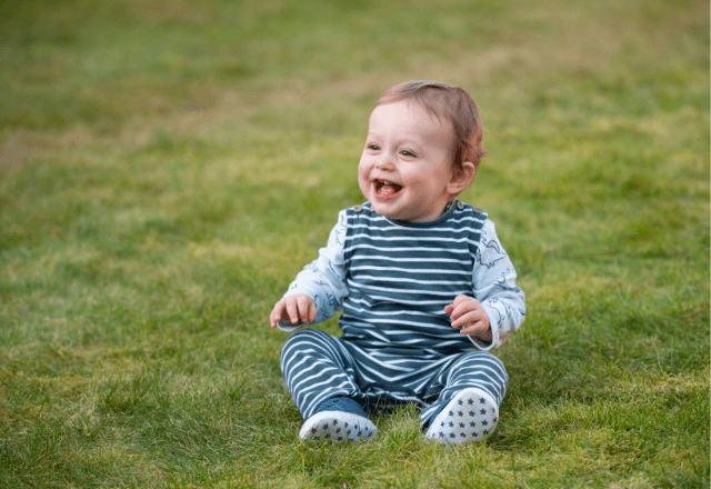 公園遊びで心と体を育む！生後10ヶ月の赤ちゃんが喜ぶ遊び方と注意点