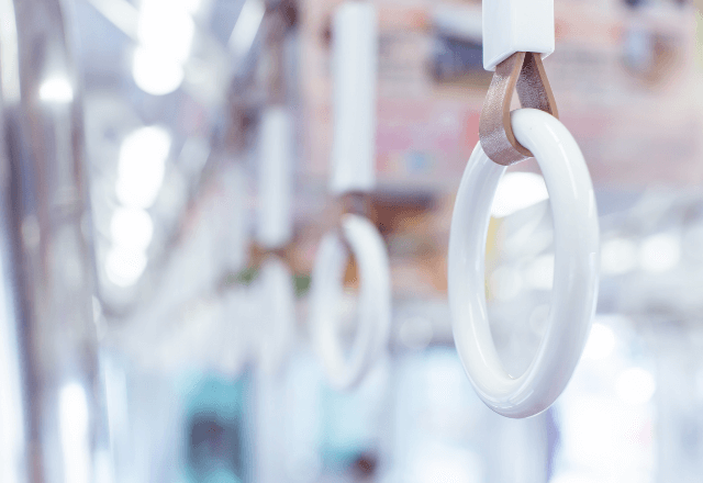 電車で…「大丈夫ですか？」“顔面蒼白の女性”を助けて下車。10年後⇒「もしかして…」まさかの再開に涙…