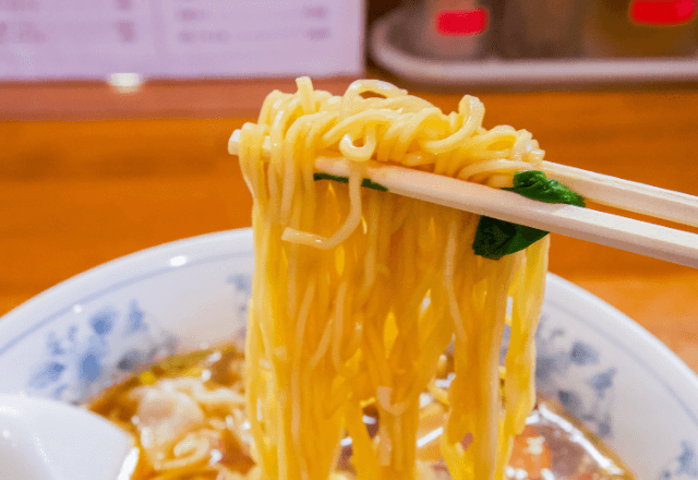 ラーメン屋で…客「くしゃみかかってるやろがい！」店員に怒った結果⇒まさかの対応に「もうええわ！」
