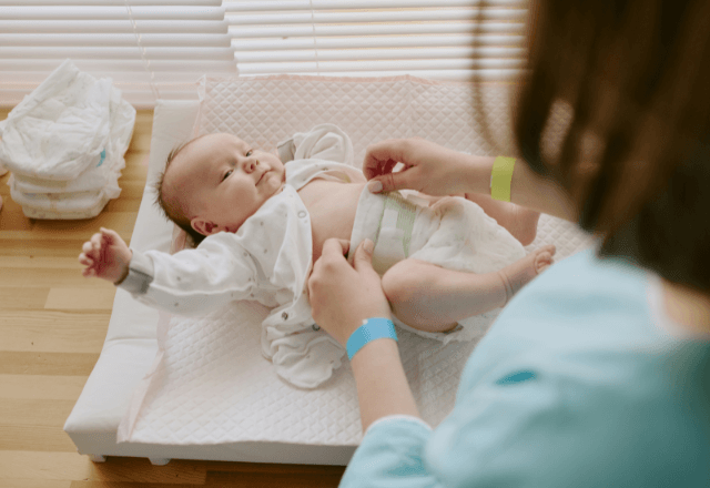保育士が教える！赤ちゃんがご機嫌になるおむつ替えの秘訣