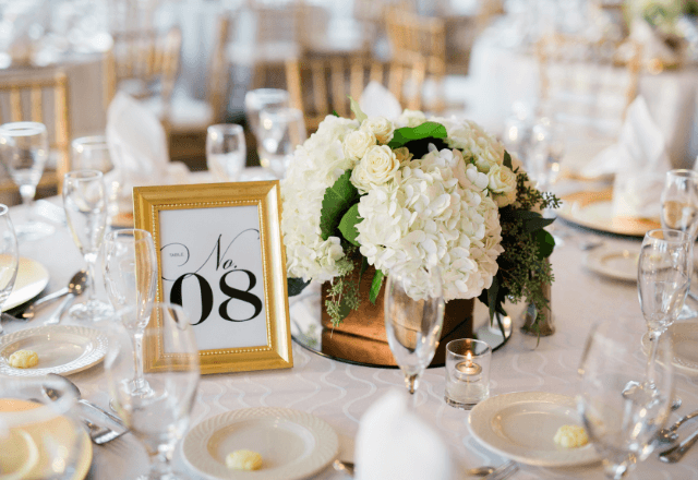 結婚式で…友人「え。なんでいるの…？」私「え？」友人の様子に違和感…直後⇒告げられた”一言”に衝撃