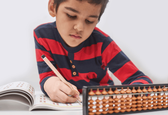 子どもにぴったりなそろばん教室の選び方！月謝相場や探し方のコツ