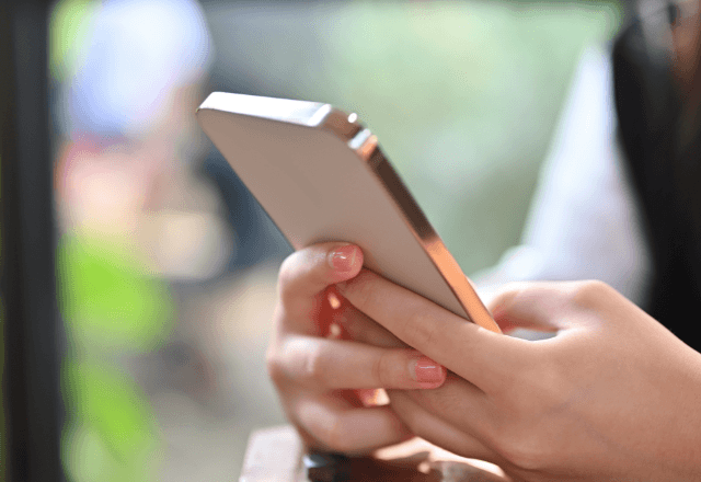 SNSの「キラキラ育児」に疲れた親へ。完璧じゃなくて大正解！心がスッと軽くなる保育士の言葉