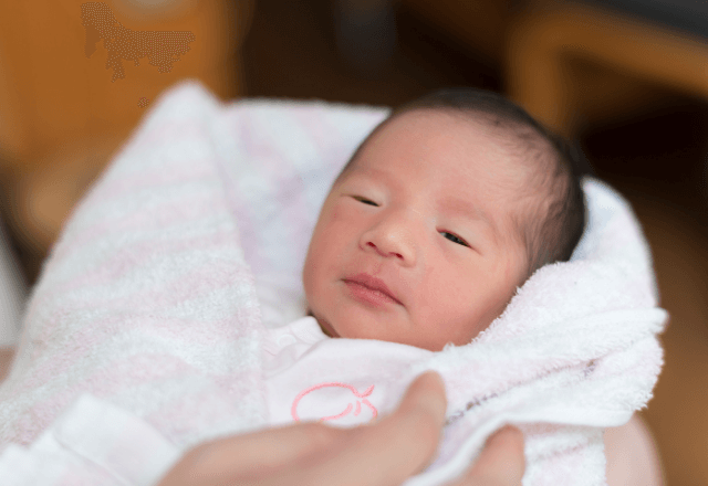 出産直後…夫の友人「おめでとう」夫「ありがとー」直後⇒「3人産めば…」夫の“耳を疑う一言”に「離婚で」