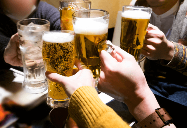 飲み会で…友人「途中参加だからお金払わないから！（笑）」私「はーい」後日⇒〈予想外の反撃〉に…「ちょっとまって」