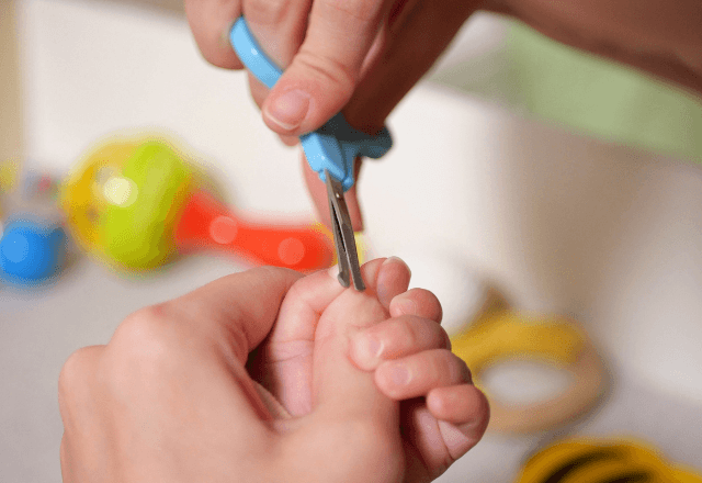 赤ちゃんの上手な爪切り！おすすめの頻度や器具の選び方