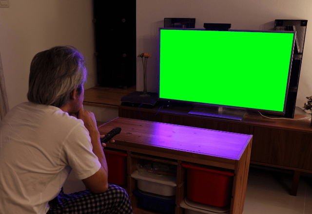 『うちのテレビ、壊れてます？』家電量販店に駆け込んだ結果⇒“毎晩映る女”の正体に鳥肌…