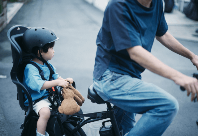 子ども乗せ自転車はいつから？安全に乗るルールとコツを解説！