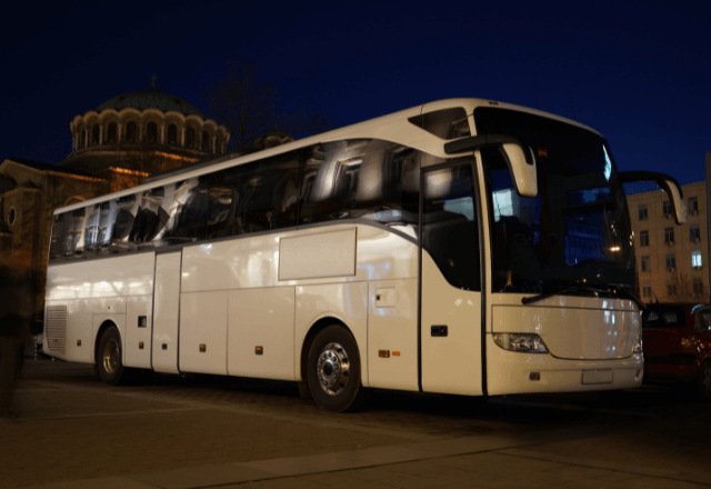 高速バスがトラブルで遅延…乗客「遅れたらどうするんだ！」と大激怒した直後⇒さらなる暴挙に…一同騒然