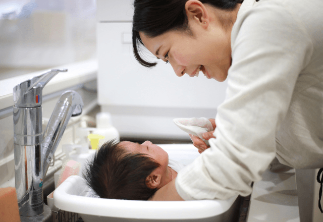 赤ちゃんも喜ぶ沐浴のコツ！お湯の温度や注意点を分かりやすく解説