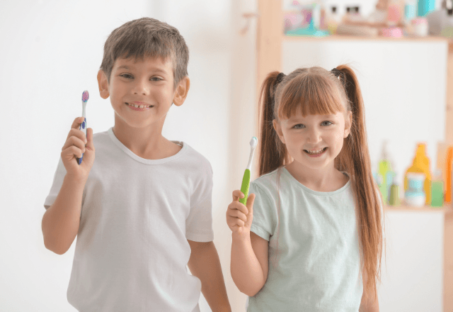 子どもの歯ブラシいつ替える？成長に合う選び方と歯磨きのコツ