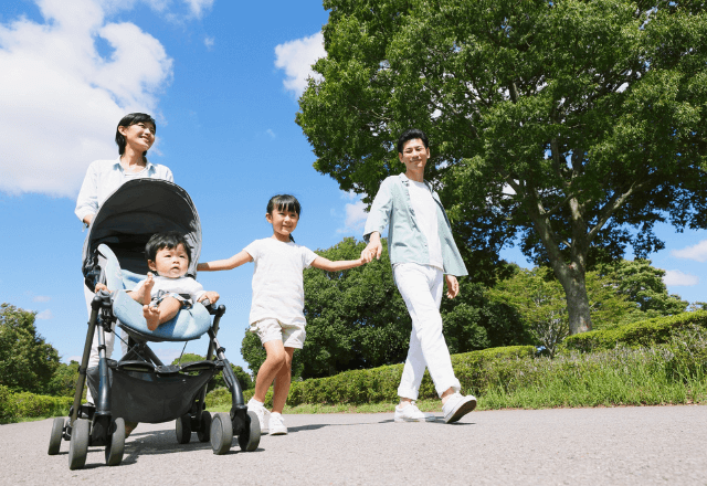 ベビーカーの賢い収納術！便利な100均グッズも活用