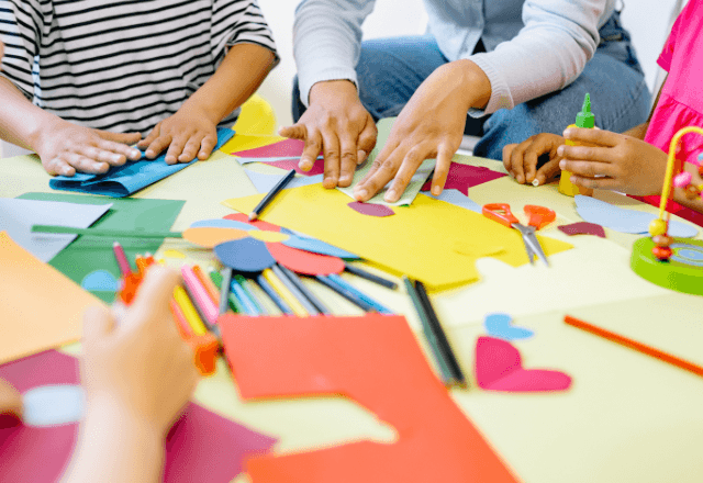 親がつきっきりで教えないのが正解！？「異年齢の遊び」を見守るだけで、子どものコミュ力が勝手に育つ理由