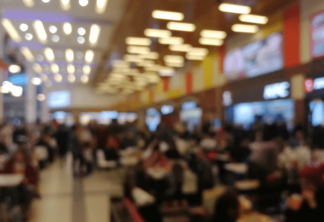 「お前行けって！イケるって！」店内で騒ぐ中学生が女性客に声をかけた結果⇒【まさかの返答】に赤面退店―！？