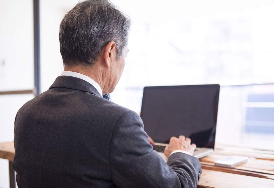 “嘱託”を見下す社員「ジジイは雑用してろ（笑）」俺「はーい」だが大型商談で⇒判明した【私の正体】に顔面蒼白―！？