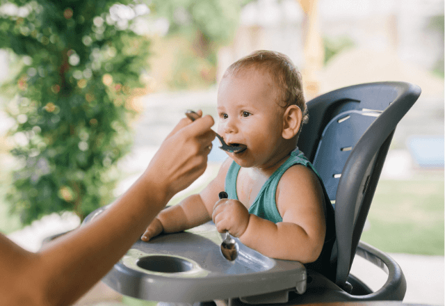 ベビーチェアは離乳食に必要？選び方や種類を解説