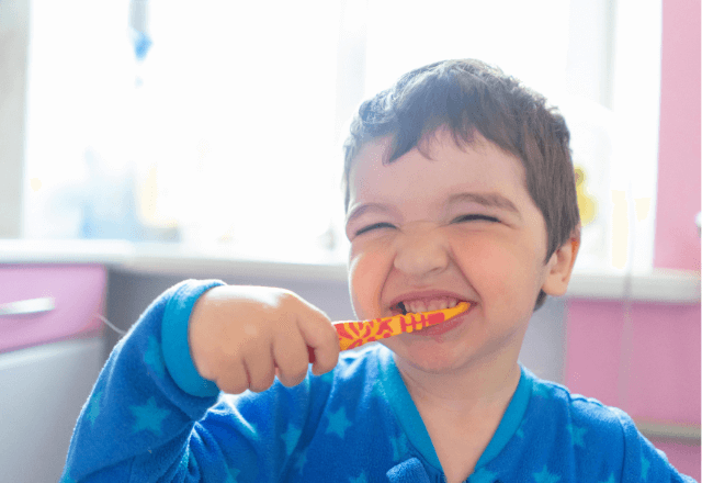 子どもの虫歯予防！歯磨き粉の量と仕上げ磨きをいつまで続ける？