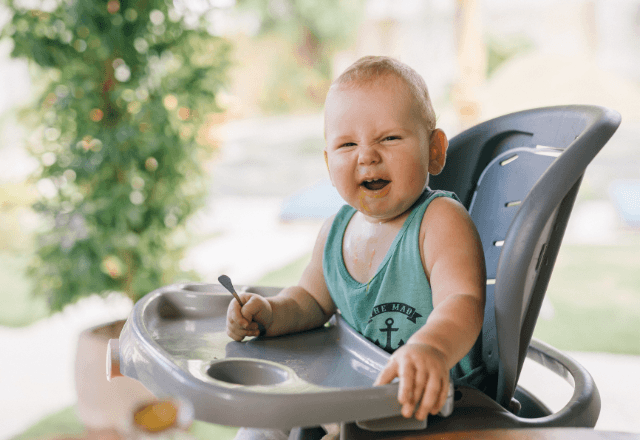 お食事中の立ち歩きを防ぐ！ハイチェアのメリットと選び方のコツ