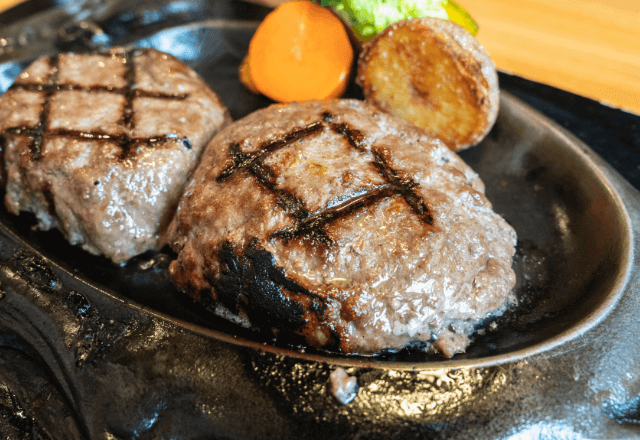 「おい、店長呼べ！」カフェで突然怒鳴った男性。直後⇒「このハンバーグ…」“まさかの理由”に店内騒然―！？