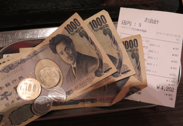 客「料理の中に金属が…」店員「責任者を呼びます」だが30分後⇒【料金を請求された理由】に「は？」