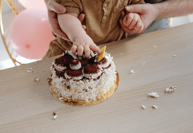 チョコレートは何歳から食べられる？「3歳以降」が目安の理由と虫歯を防ぐ与え方【管理栄養士監修】