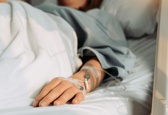 妻の入院中に浮気旅行した夫「病気で手術する。サポートしろ（笑）」妻「無理」⇒全員で”突き放した”結果…