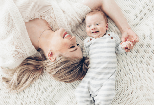 生後2ヶ月の赤ちゃんが喜ぶ！おすすめの遊び道具と遊び方を紹介