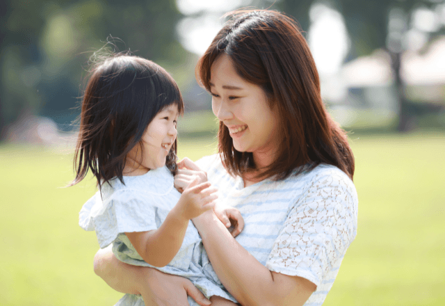 もう声かけ育児に悩まない！背中に置くだけ“3秒のタッチ”で子どもの不安がすっと消える魔法