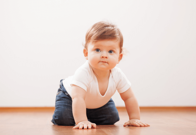 赤ちゃんのはいはいはいつから？楽しくのびのび成長を見守るコツ