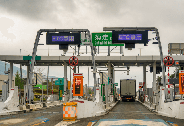 運転手の友人「高速入るよ」私「はーい」だが料金所を通った直後⇒“ドドドド！”全員が死を覚悟したワケ…