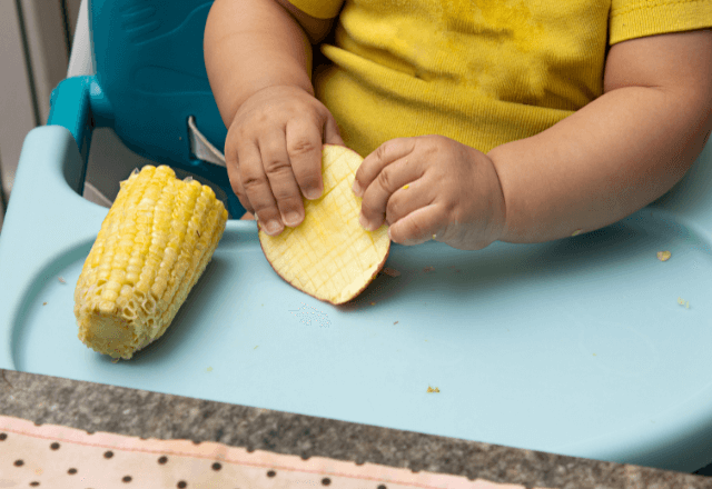 手づかみ食べを快適に！親子で楽しむためのポイント