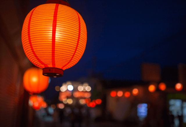 夏祭りの帰り道…同じ道を歩き続けて30分。スマホが“突然圏外”になった直後⇒子どもが漏らした一言にゾッ…
