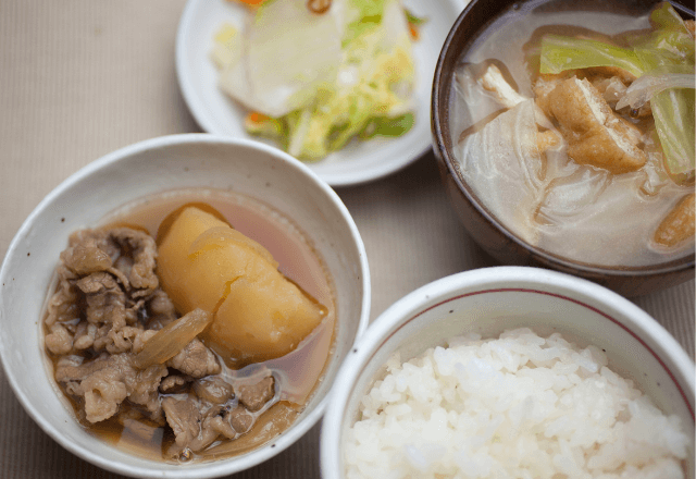 新婚で…妻「おかえり、ご飯できたよ」夫「ありがとう」直後⇒「作り直して」夫がテーブルを叩いたワケ…