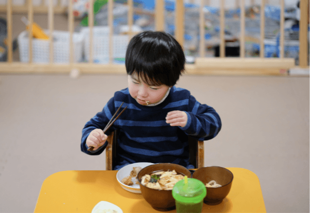 子どもの握り箸はどう直す？間違える原因や楽しく練習するコツ