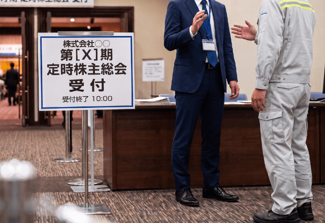 株主総会で…俺が“大株主”と知らない職員が「作業着の貧乏人は消えろ！」というのでお望み通り【即帰宅】した結果
