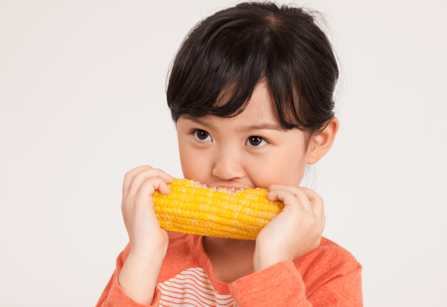 何粒あるか知ってる？とうもろこしの皮むきで楽しく学ぶおうち食育